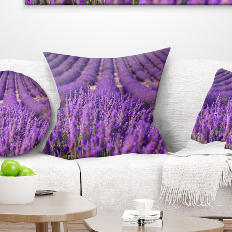 Magnifiques champs de lavande parfumés - Coussin décoratif à imprimé floral, 16 po x 1 po, Carré