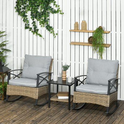 Ensemble de chaises berçantes 3 pièces, osier d'extérieur Aarti avec 2 chaises berçantes coussinées et table basse à 2 niveaux pour le jardin, le porche et la cour