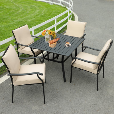 Ensemble de salle à manger d'extérieur carré pour 4 personnes avec coussins, 4 chaises de salle à manger avec coussins et table de salle à manger carrée en métal robuste de 36 pouces avec trou pour parasol de 2,36 po, finition thermolaquée et cadr