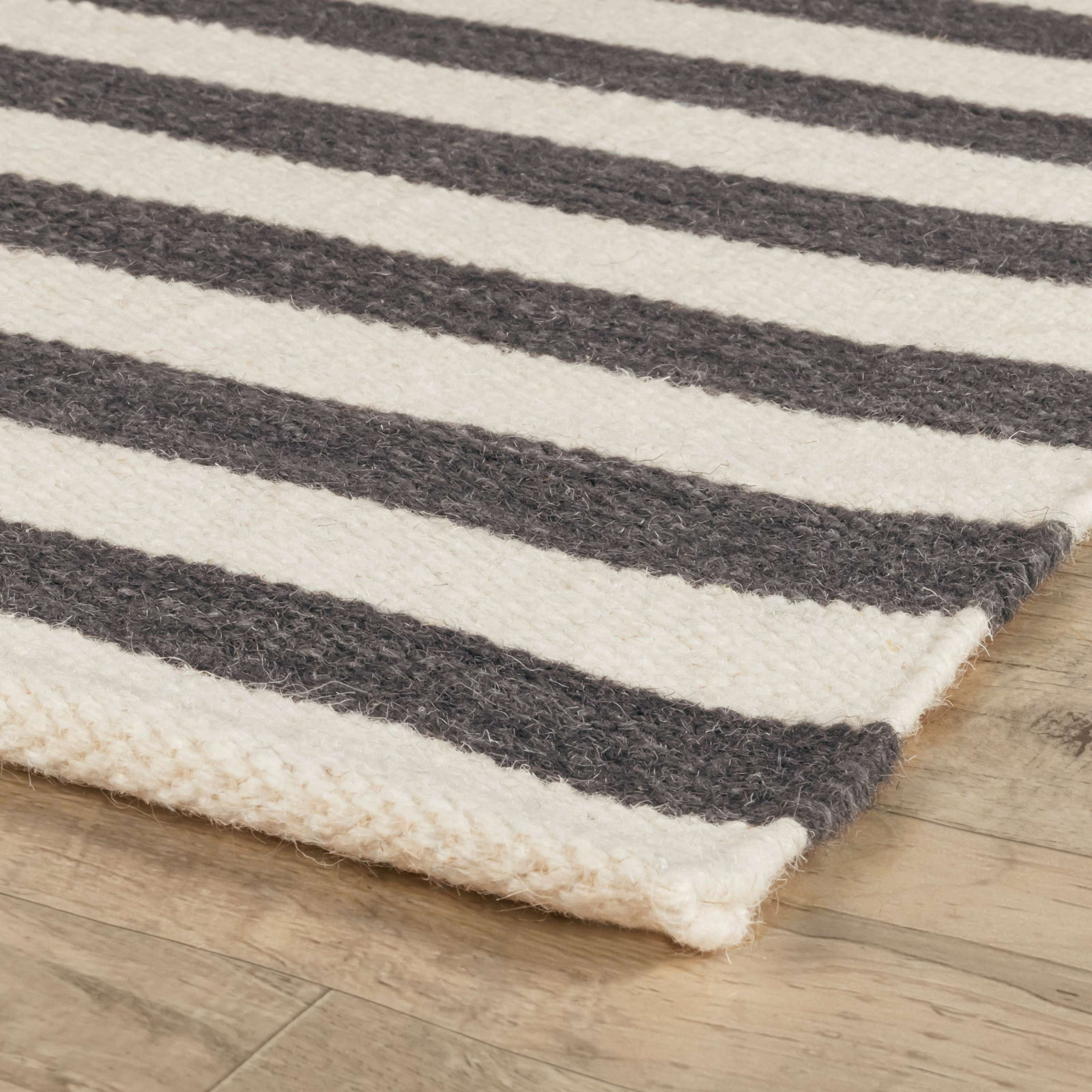 Renelso Black Ivory Hand-Woven Wool Rug, Runner 2'6" x 8'