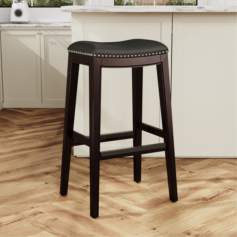 Tabouret de bar 30 po en bois franc massif et cuir retravaillé confortable, Siège Cram / cadre cerisier