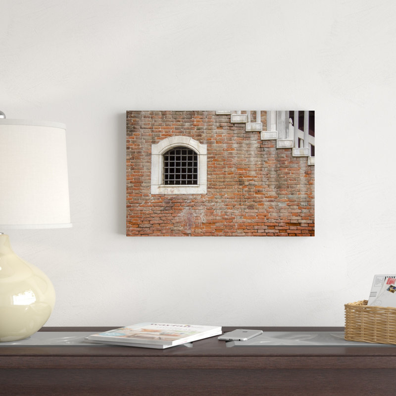 Fenêtres et portes de Venise par Laura DeNardo - photographie sur toile tendue, H 12 po x l 18 po
