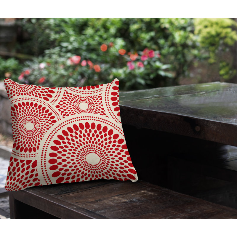 Coussin décoratif intérieur / extérieur Pierson Tribal Abstract, L 17 po x H 17 po, Rouge