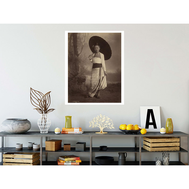 «Burmese Lady» par Anonyme - Impression giclée, H 40 po x l 32 po
