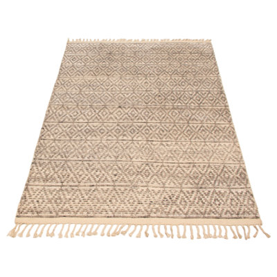 Inspirés par les tons terreux et les meilleurs matériaux, ces tapis de style marocain sont tissés par des tisserands qualifiés.