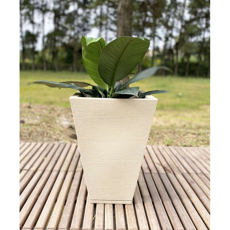 Pot à fleurs en résine Zurique, Beige, H 21,65 po x l 14,96 po x P 14,96 po