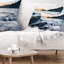 Coussin de mer à mouvement lent au-dessus des roches seascape