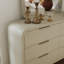 Ensemble de chambre à coucher 5 pièces avec lit à panneaux, commode, miroir, table de chevet et commode Croskey-443976100