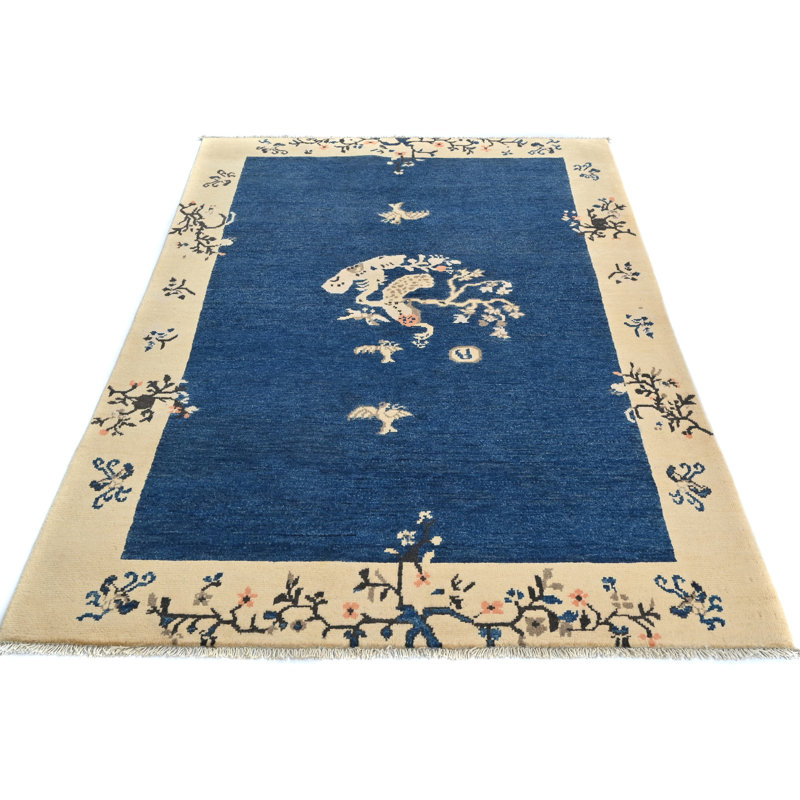 Tapis Kazak moderne à bordure bleu marine unique 4 x 6 One-of-a-Kind