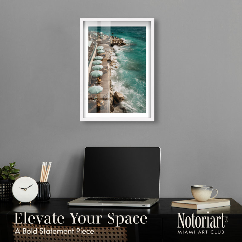 «Mint Umbrella Coast Shadowbox Print Coastal Glam Art» par Notoriart, cadre blanc, H 25 po x l 17 po, H 25 po x l 17 po