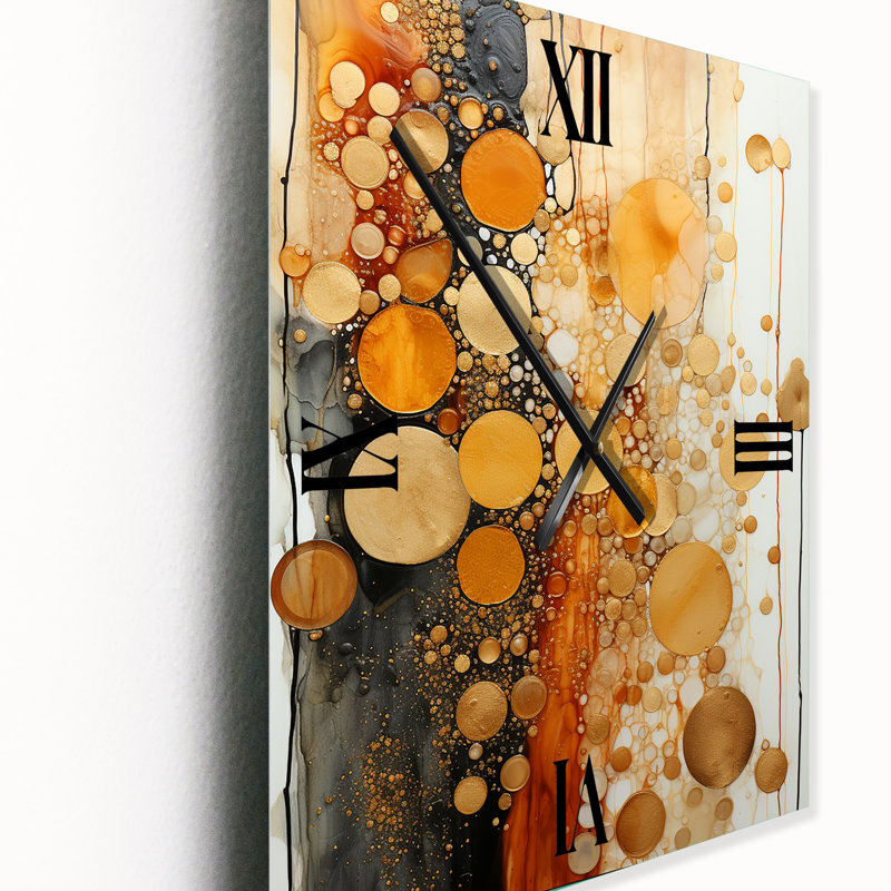 Horloge murale dorée à reflets rustiques II - Collages abstraits, H 28 po x l 12 po x P 1 po