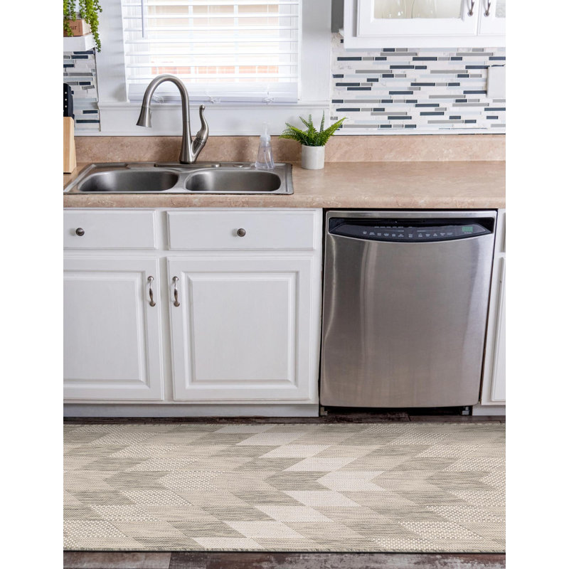 Blox Hower Indoor/Outdoor Area Rug, Runner 2' x 6'1"