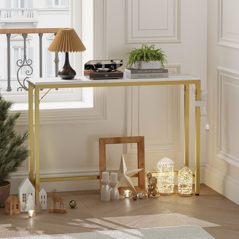 Console moderne avec prises de courant et ports USB - Canapé moderne avec plateau en faux marbre blanc, structure en métal doré, pieds réglables - Idéal pour le salon, l'entrée, la chambre à coucher, l'or