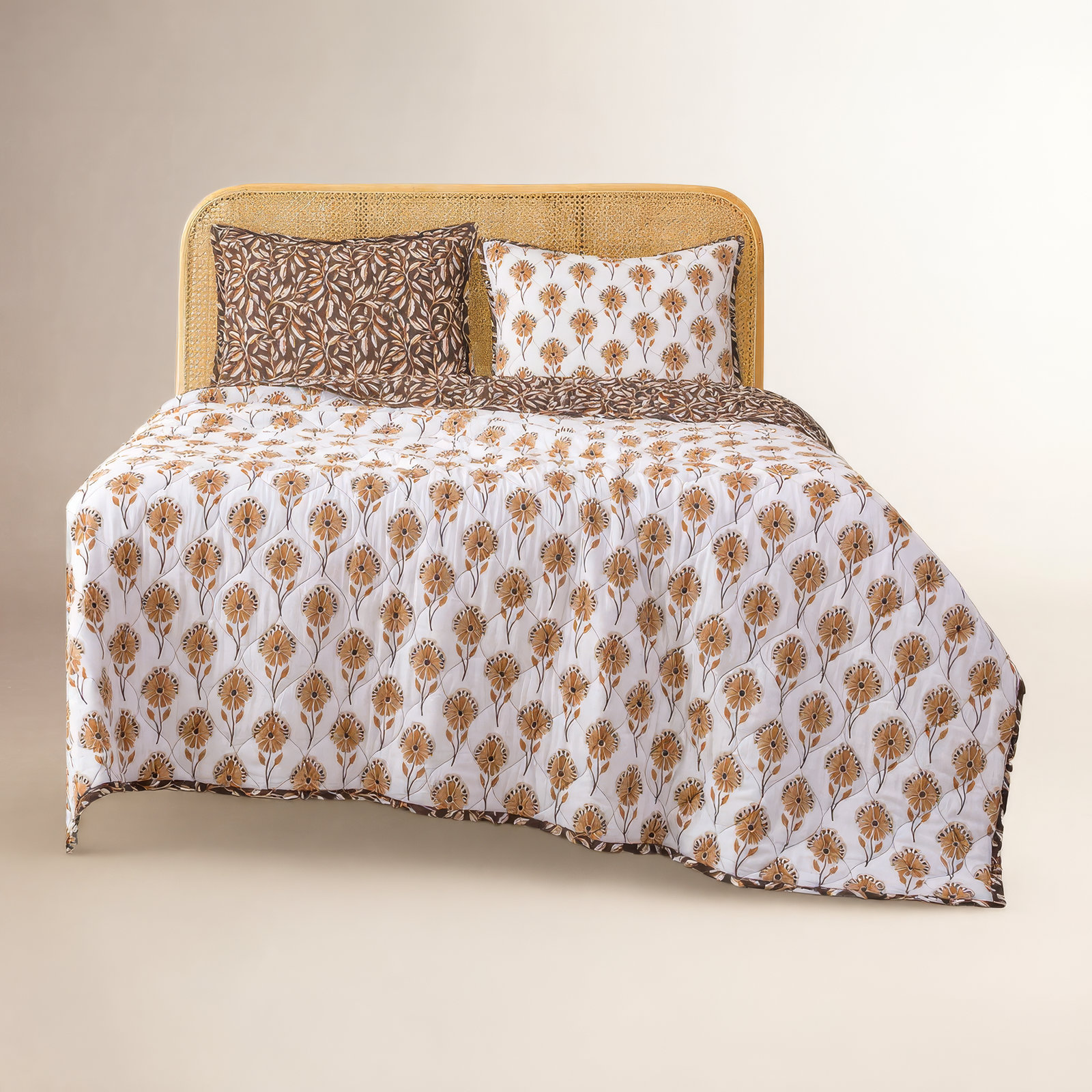 Woodstock White Tan Floral Fall Leaves Print Classic Reversible Cotton Quilt Set, Queen Quilt + 2 Standard Shams