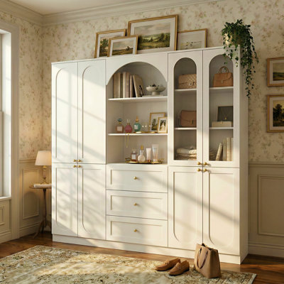 Élégante garde-robe avec rangement robuste et finition blanche