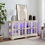 Vitrine blanche antique avec tablettes réglables et construction élégante en configuration rétro