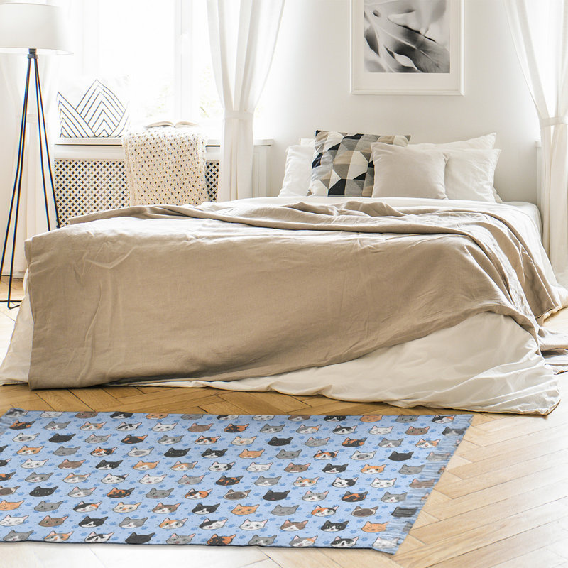 Tapis bleu zone kitty Mcguigan, Non