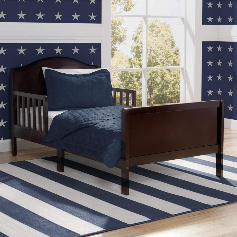 Lit pour tout-petits Bennett, matelas Twinkle Galaxy, Brun