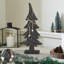 Pin primitif en bois noir patiné-353138079