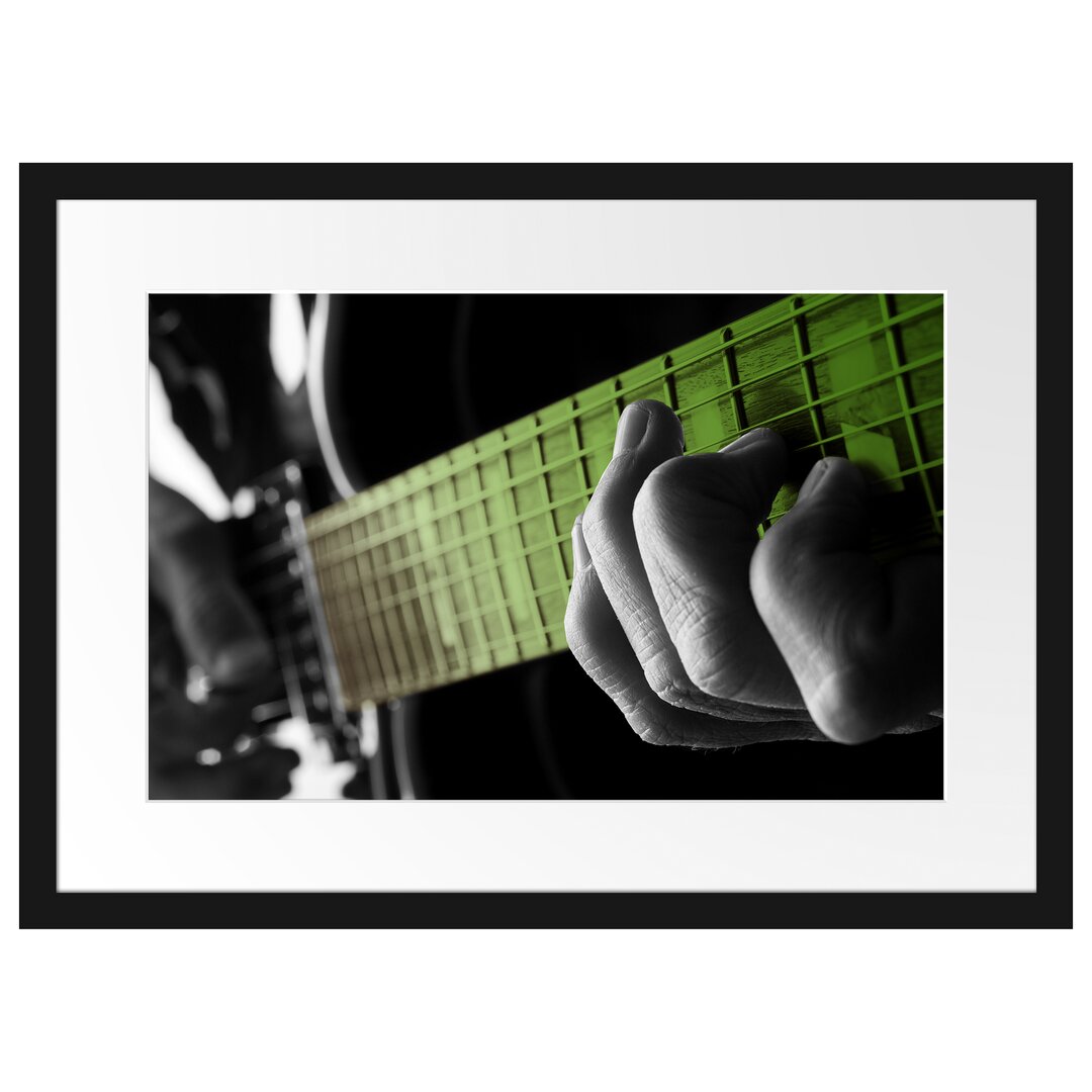 Gerahmtes Poster Mann spielt auf E-Gitarre