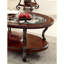 Table basse brune multi avec détails ornés et conception de tablette inférieure ouverte