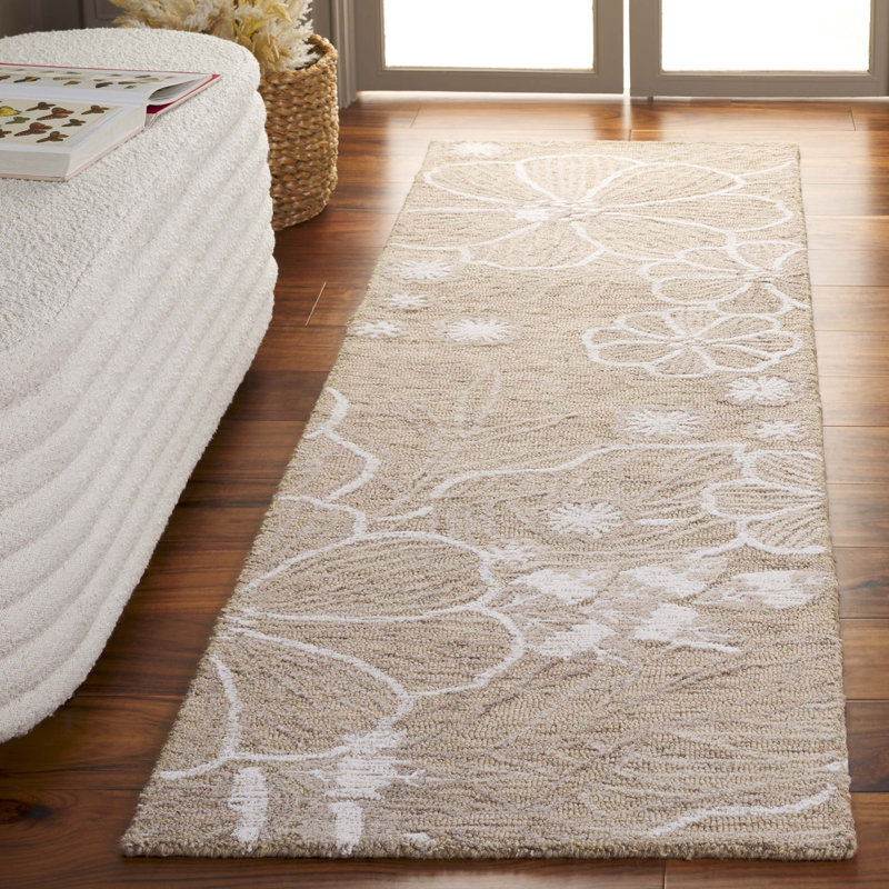 Lyanne Hand Tufted Wool/Cotton Floral Rug in Ivory/Beige, Runner 2'3" x 8'