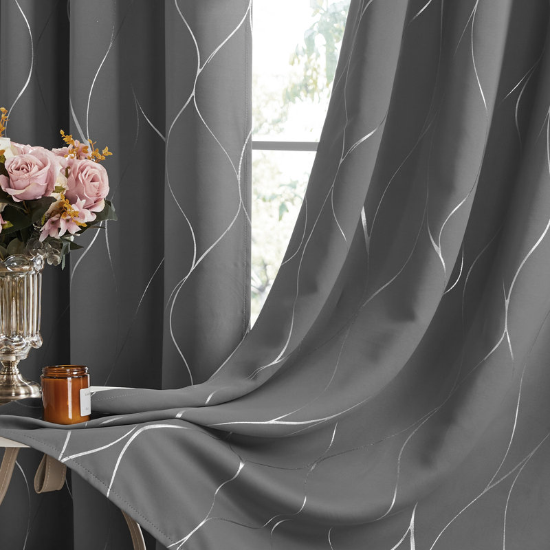 Panneaux de rideaux obscurcissants et isolants en polyester Kellda , L 52 po x L 72 po, Gris clair