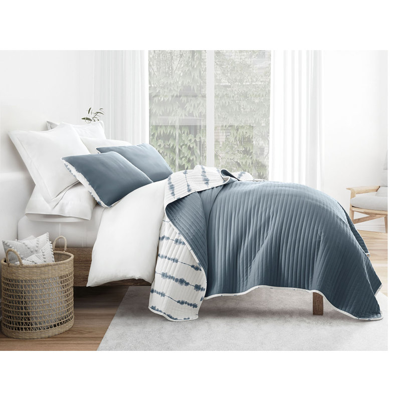 King Navy Blue Reversible Microfiber Quilt Set with Shams