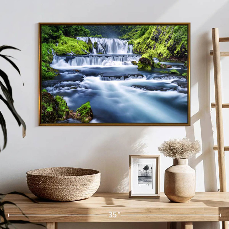 Belle cascade, 25 po x 17 po, Cadre flottant doré