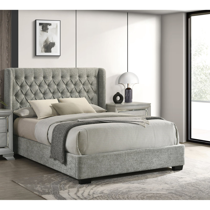 Cadre de lit très grand contemporain revêtu de gris avec tête de lit à oreilles et saveur moderne, mobilier de chambre à coucher, structure en bois de caractère, lit, configuration