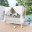 Lit de terrasse pour l'extérieur avec rideaux de lit beiges, coussins et coussins gris, corde tissée, convient à de multiples cas de figure