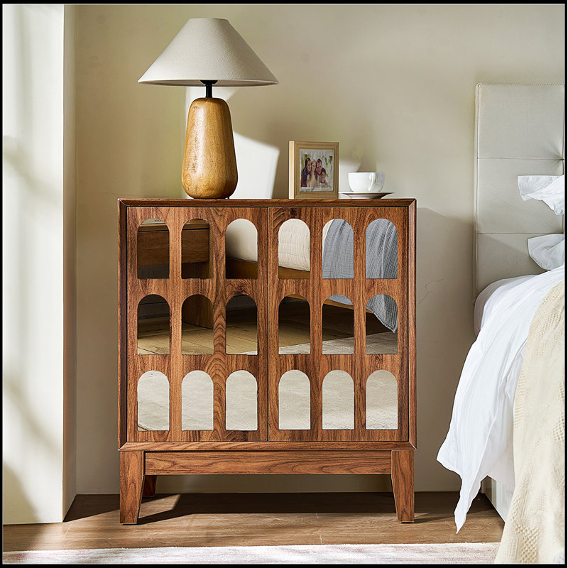 Élégante armoire à double porte avec accents de couleur sarcelle et miroir pour un attrait esthétique accru