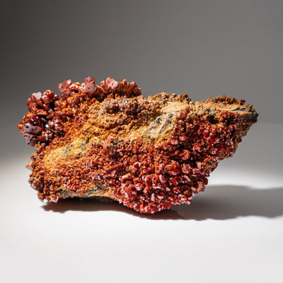 Grappe de cristal de vanadinite sur une matrice de Mibladen, montagnes de l’Atlas, Kh ©n Nifra, Maroc