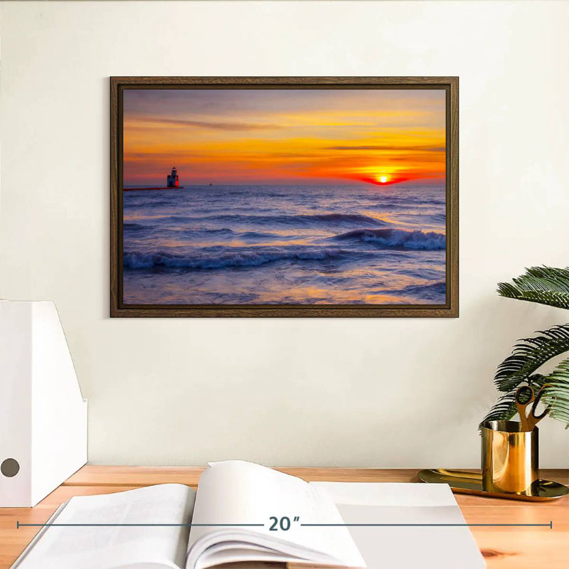 Phare sur le lac Michigan, 13 po x 9 po, Cadre flottant noyer