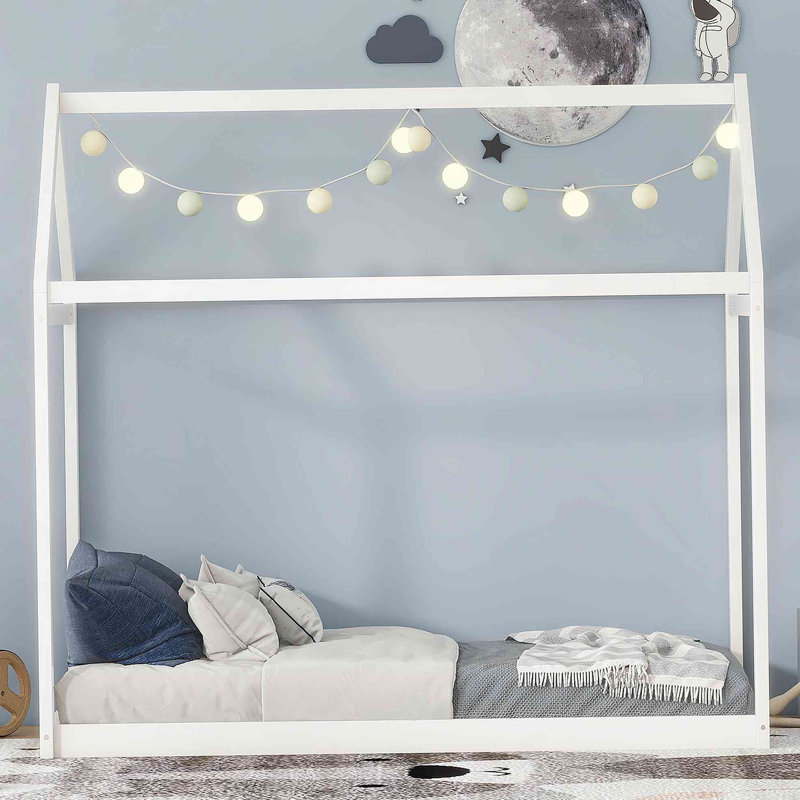 Lit simple en bois, blanc