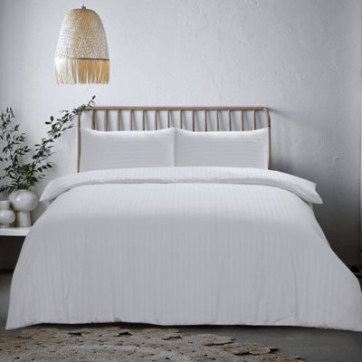 Luxury Satin Stripe Duvet Cover Set with Pillowcases – Soft Microfiber Hotel Style Bedding Set