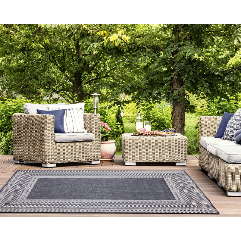 Tapis rayé bleu marine intérieur / extérieur Tukgahgo, Rectangle 3 pi 3 po x 4 pi 11 po