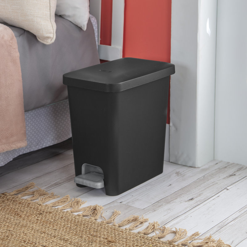Poubelle à pédale 2,7 gallons Sterilite