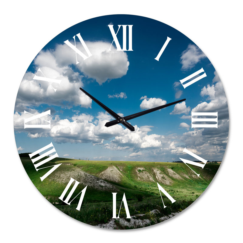 Ciel bleu avec des nuages blancs sur MountaIn Horizon - Horloge murale traditionnelle, Grand