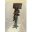 Statue garçon en bronze assis par boîte aux lettres lisant un livre - L 16 po x l 20 po x H 50 po