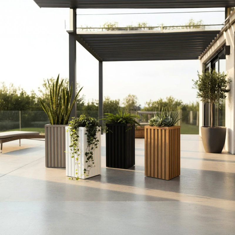 Bois de frêne brun carré pot de fleurs en aluminium léger à long terme pré-découpé avec drain en bois massif moderne et plateau en plastique réglable pour les pieds en caoutchouc de l'eau