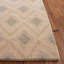 Tapis beige touffeté à la main-1042987677