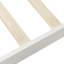 Structure de lit simple en bois massif avec tête de lit et plateforme blanche