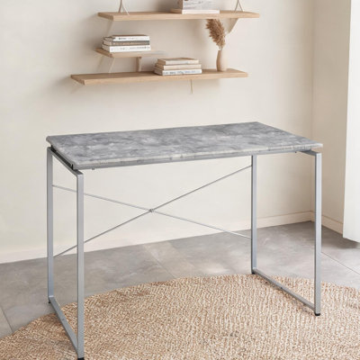 Bureau d'écriture avec base de style traîneau industriel, plateau en panneau de fibres à densité moyenne gris doux et acier argenté, 47,5 po x 22,5 po