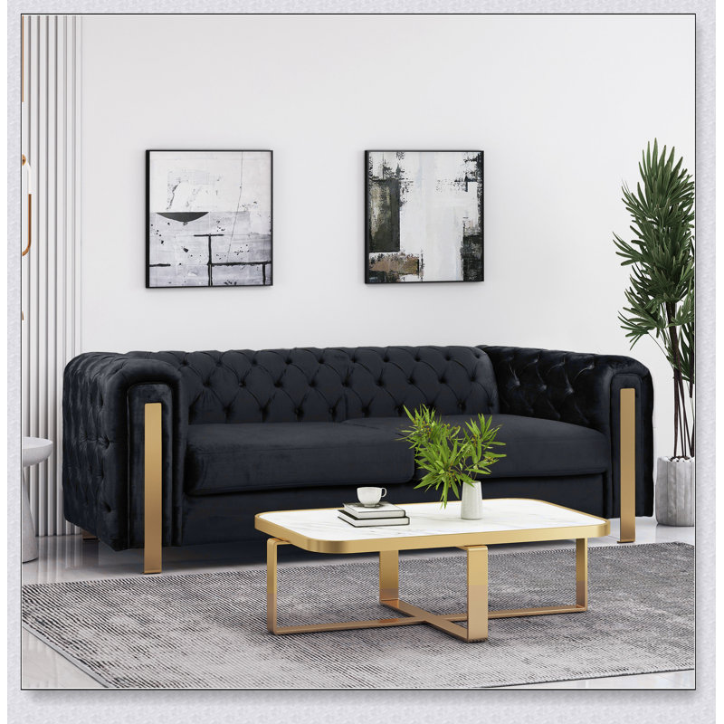 Élégante table basse en bois avec rangement dissimulé, parfaite pour organiser et rehausser le décor de votre salon.