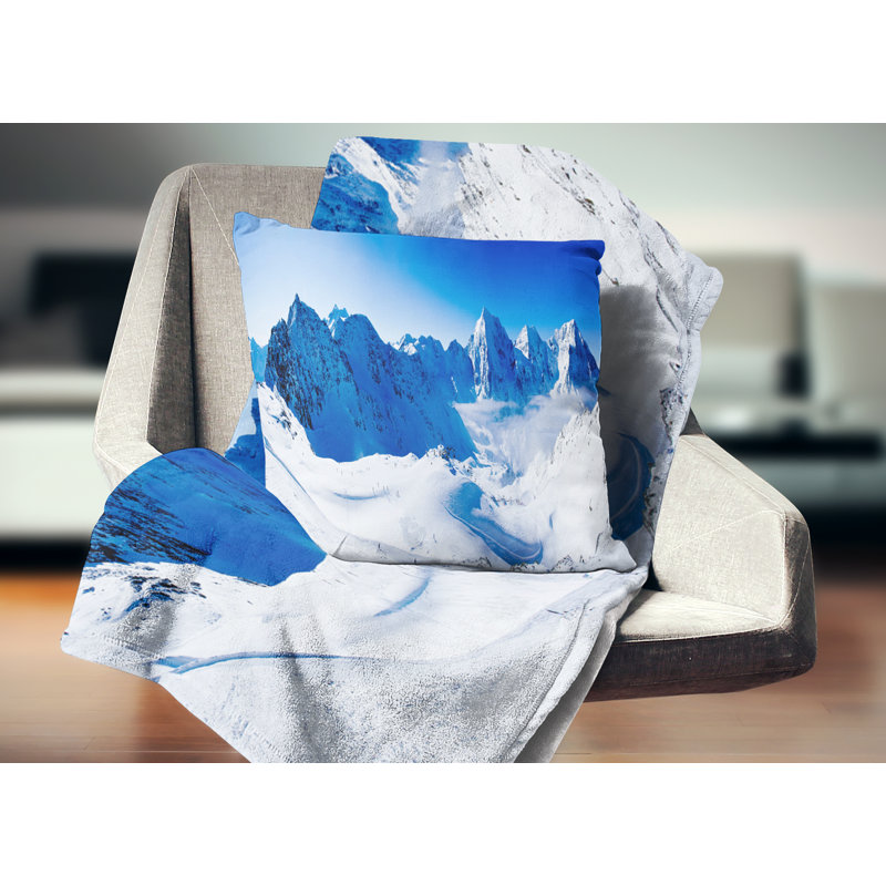 Coussin Blue Winter Mountains, 18 po x 18 po, Carré