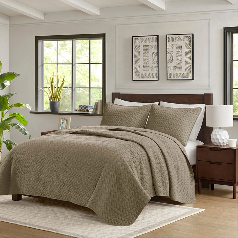 Queen 3 Piece Luxurious Oversized Quilt Set, Taupe