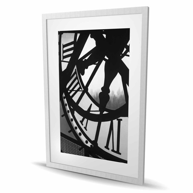 Horloge géante au musée d'Orsay - reproduction encadrée avec passe-partout