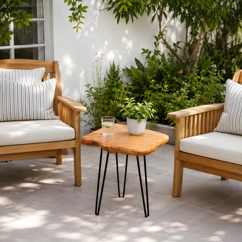 Petite table de bout d'extérieur en bois de cèdre naturel Natural Edge