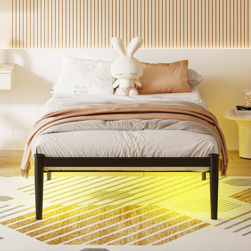 Base de lit plateforme avec station de charge USB Breylynn 14 lumières RVB, Lit simple